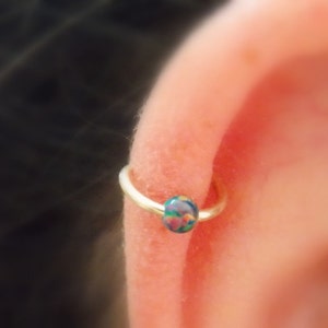 Opal Knorpel Ohrring, Helix Ohrring, Tragus Ohrring, Kleine Opal Knorpel Ring, kleine Hoop Nase, Extra Kleiner Gold Opal Nasenring