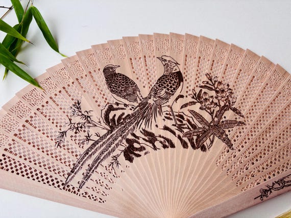 白檀製折りたたみ扇子：二羽の鳥、くり抜きデザイン - Etsy 日本