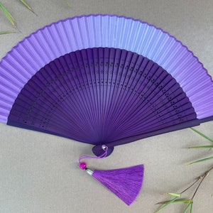 Abanico de mano plegable con borde de tela morado, con estuche y caja, para mujeres y niñas, duradero y de calidad, gama alta.