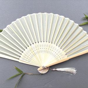 Ventaglio a mano in tessuto di seta color avorio e beige con nappa, ventaglio a mano in bambù di qualità A, bomboniera per feste di nozze