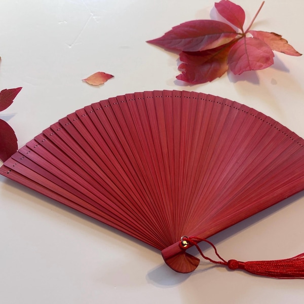 Abanico de bambú rojo con bolsa: recuerdo de fiesta de cosplay