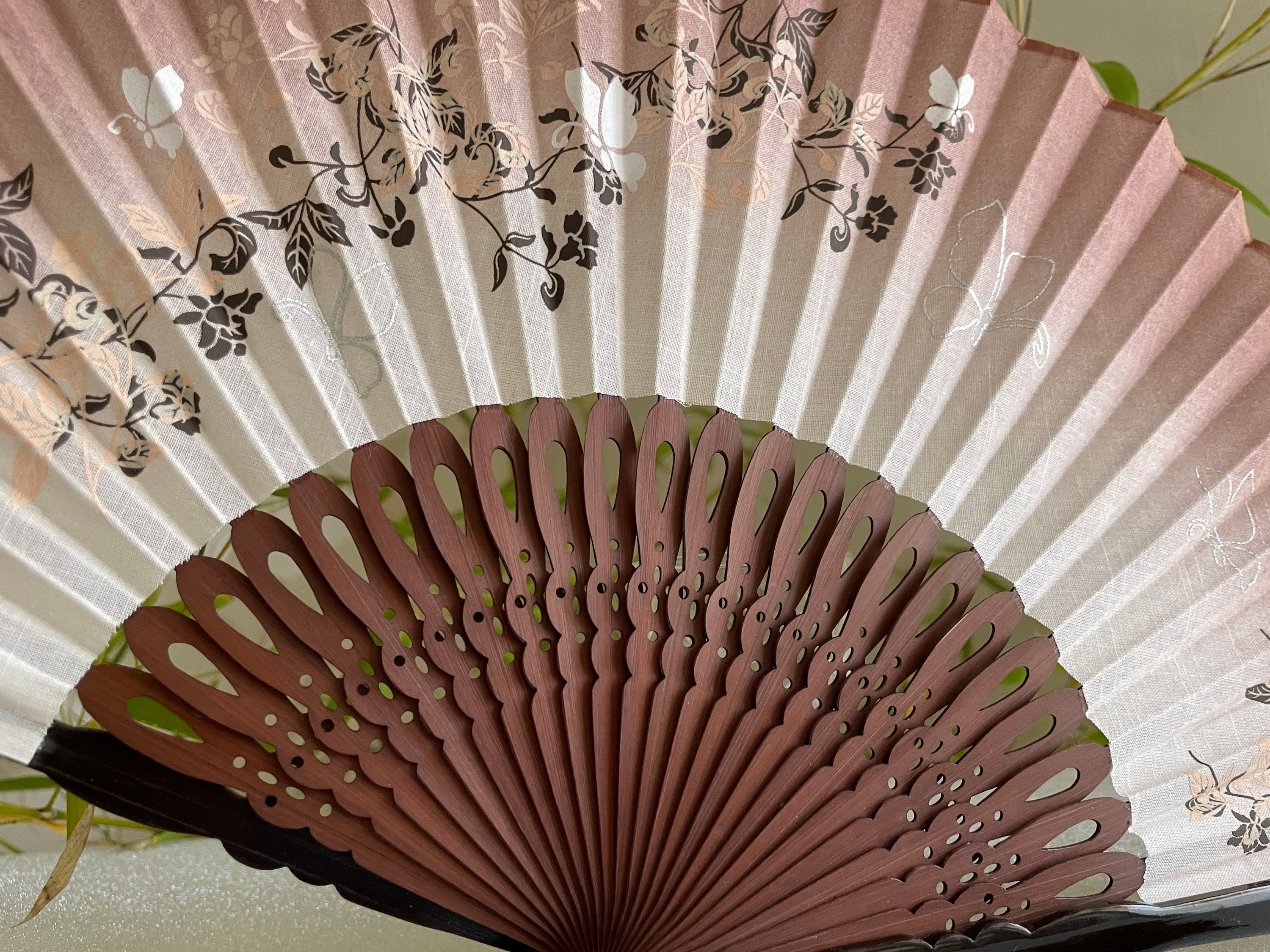花柄コットン扇子：ブラウン、ホワイト、シルバーの竹骨 - Etsy 日本