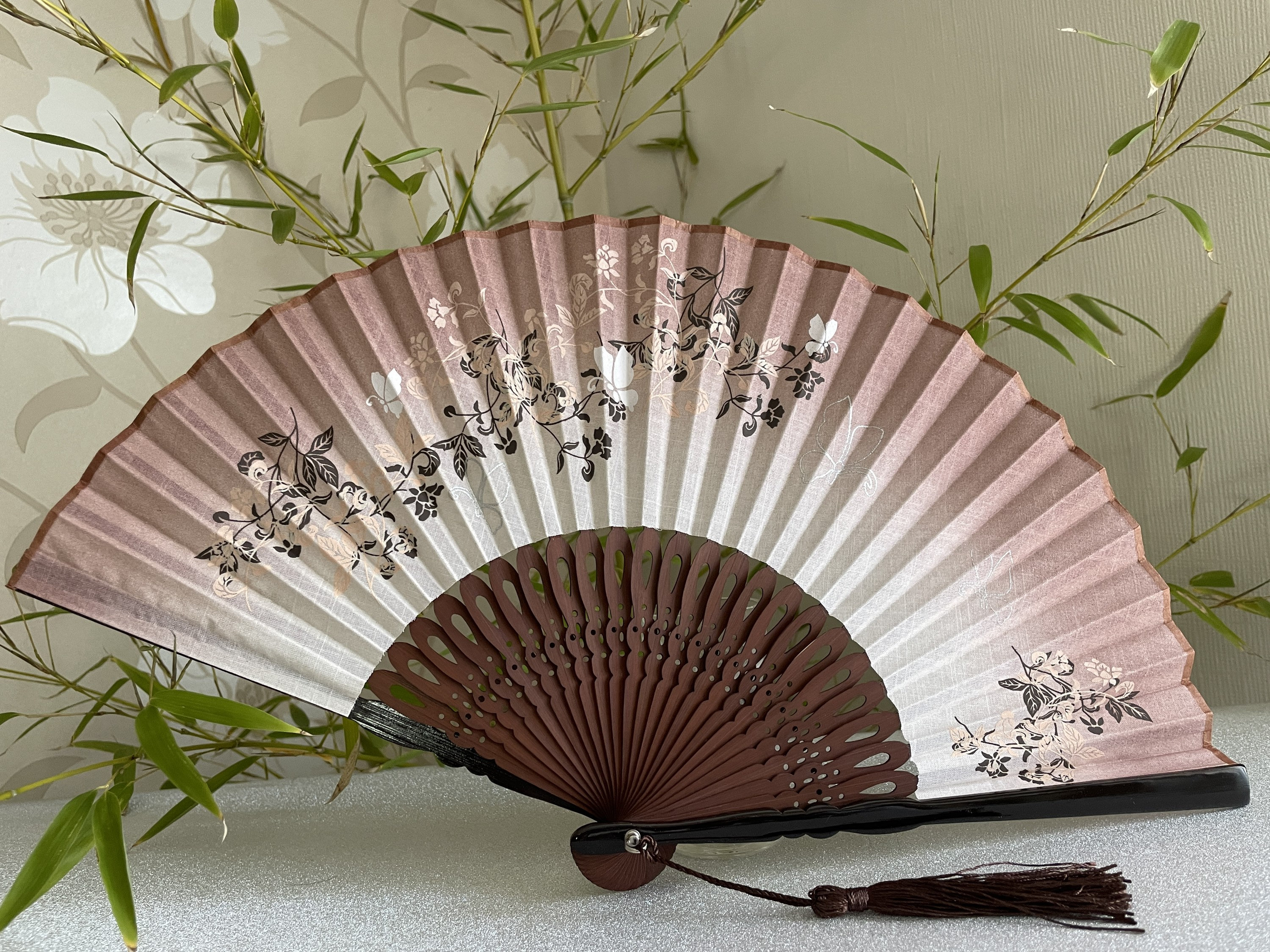 花と竹のデザインの扇子 hanamiyabi_03.jpg?crop=center&