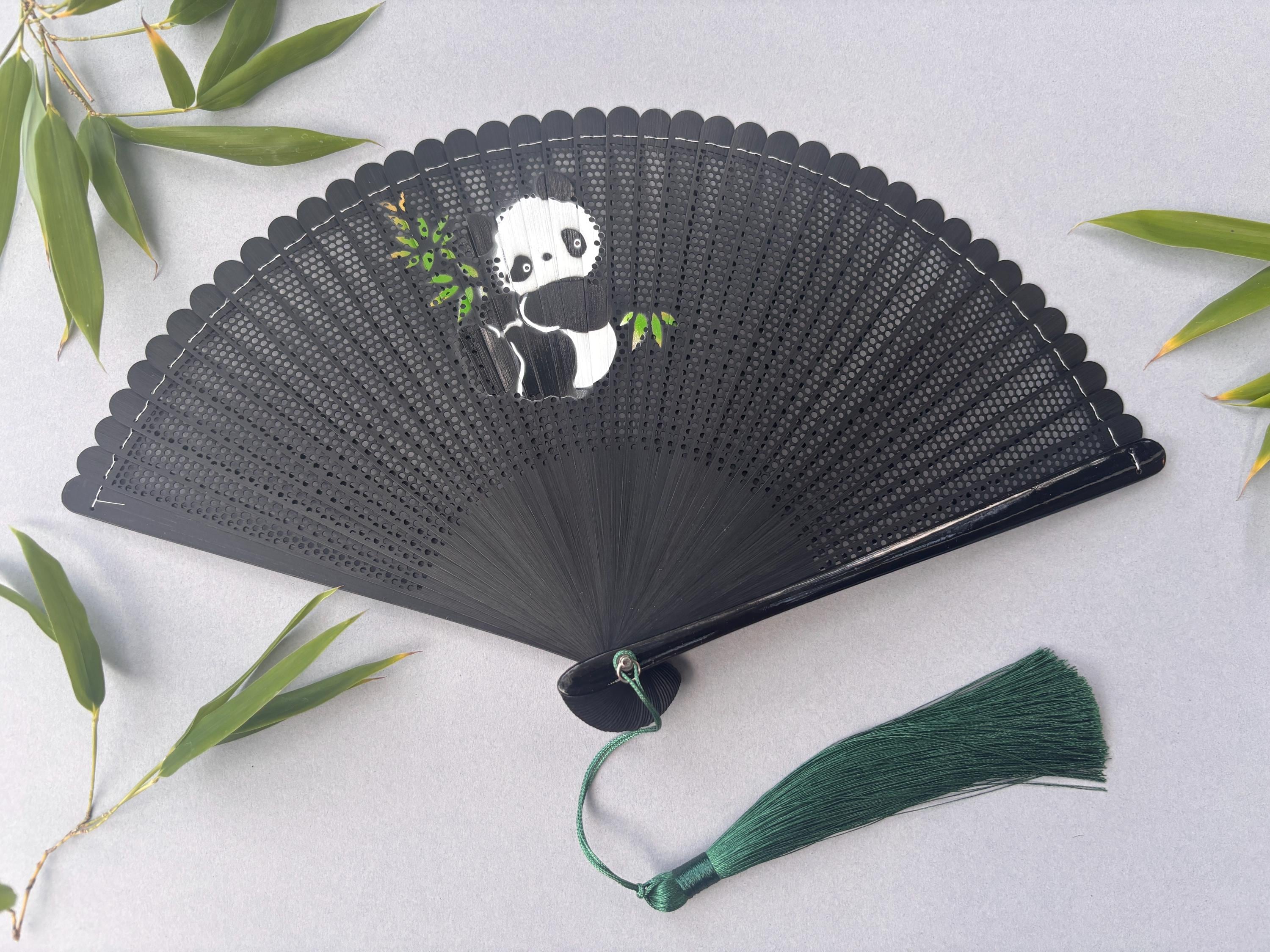 Engraved Panda Bamboo Hand Fan, Silk Fabric Folding Fan Gift Set