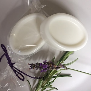 Lavender, Rosemary and aloe vera shampoo bar. Hand made and in Biodegradable cellophane wrapping