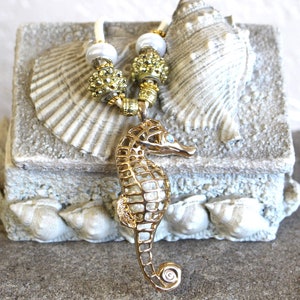 Seahorse Pearl Pendant Necklace Set