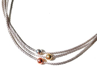 Dainty string choker with bead