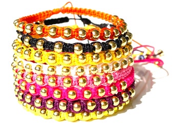 Beaded bracelets in gold-filled balls and colorful strings in Limited edition