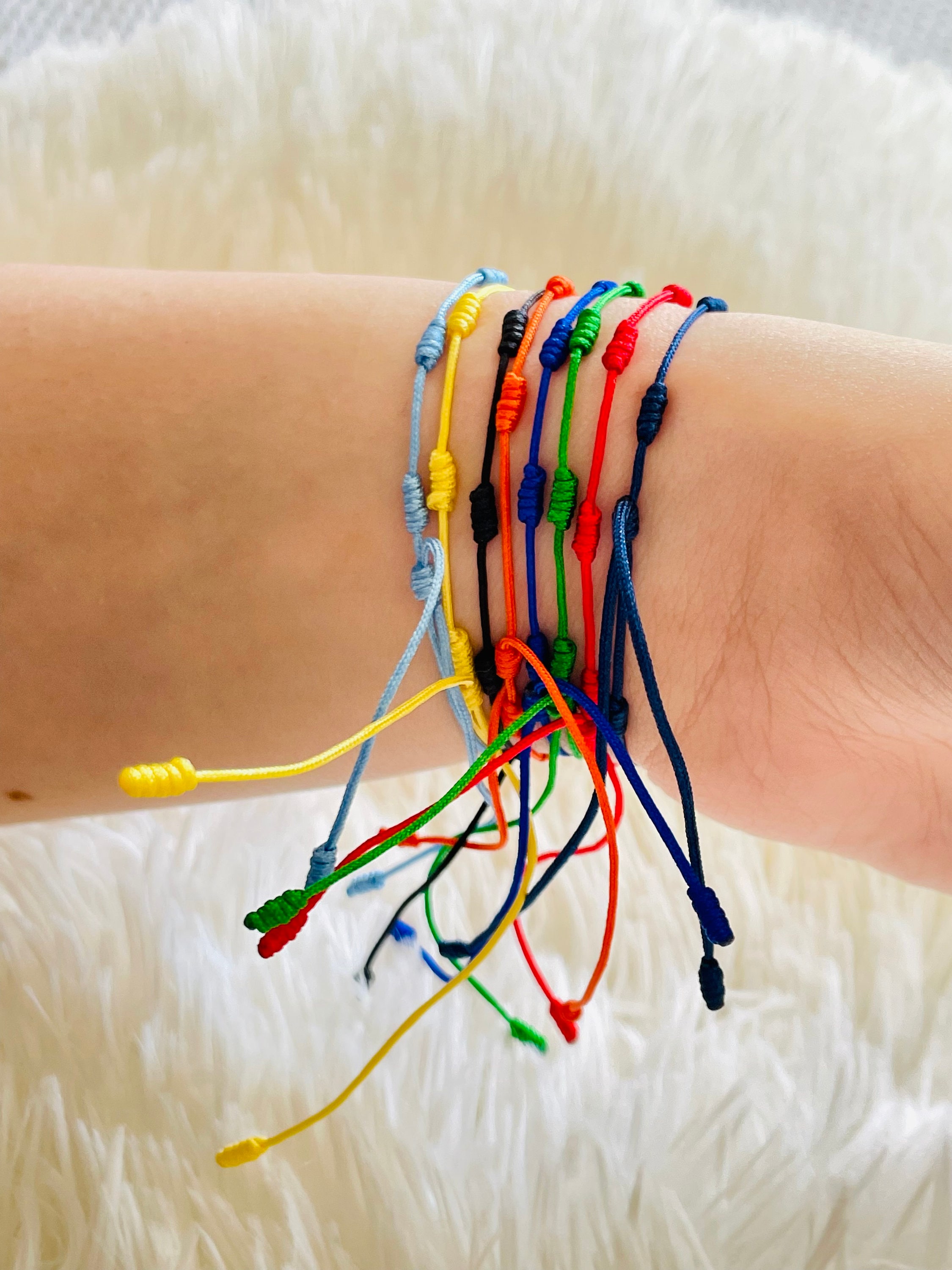 How to Make Friendship Bracelets - The EASIEST way! - Cutesy Crafts