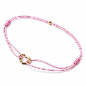 Ein Hauch von Liebe: Armband mit rosa Kordel und Herz aus 14-karätigem Gold – wasserdicht