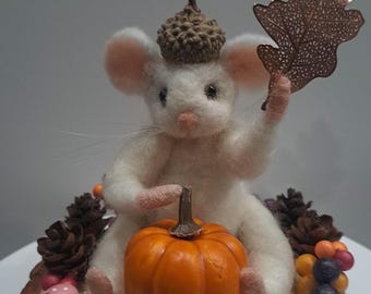 Felted Mouse: Handmade OOAK Decoration Desk Companion. gift, Figurine soft sculpture Movable arms legs and head