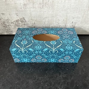 Funda para caja de pañuelos. Estampado azul. Larga.