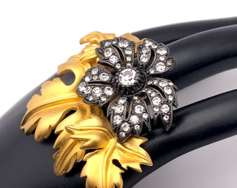 Bonito ramo de flores de Joan Rivers Pin ~ con acabado en tono dorado satinado y esmalte negro ~ bisutería vintage