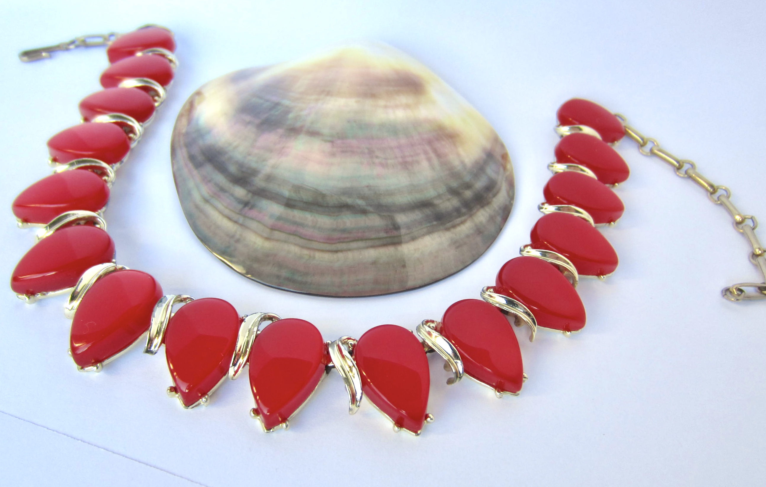 CORO signed RED thermoset stylized HEART panel Necklace glowing