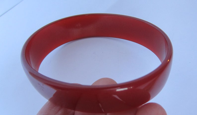 BAKELITE tested oxen blood  cinnamon oval shaped Bangle Bracelet ~uniquely colored vintage costume jewelry