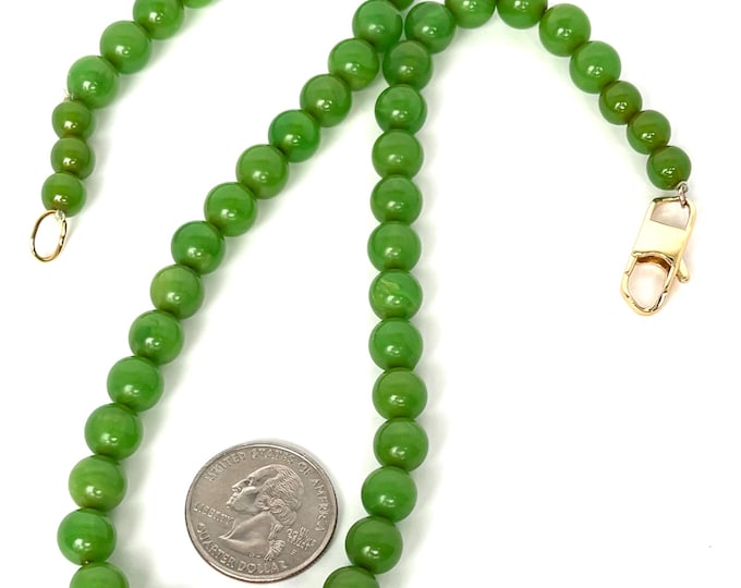 Bakelite tested translucent Green round beaded Necklace ~26 gms, 18-3/4" length of classic vintage costume jewelry