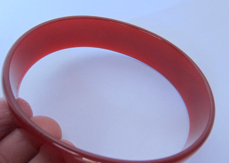 BAKELITE tested oxen blood cinnamon oval shaped Bangle Bracelet ~uniquely colored vintage costume jewelry