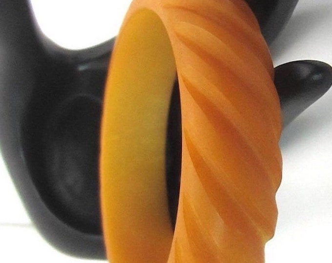 Bakelite tested rich orange/butterscotch, carved, "Twisted Rope" Bangle Bracelet ~43 gms of chunky vintage costume jewelry