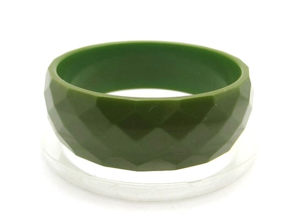 Beautiful Bakelite tested olive-green, facet-carv… - image 2