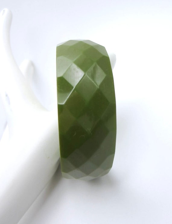 Beautiful Bakelite tested olive-green, facet-carv… - image 7
