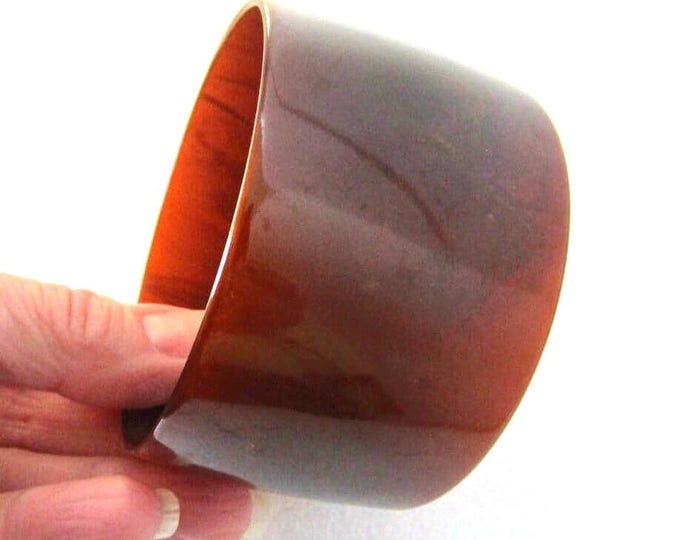Bakelite Simi tested sleek Deep Tea Bangle Bracelet ~30 gms & 1-9/16" height of beautiful vintage costume jewelry