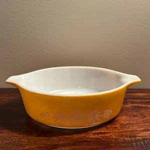 471-B PYREX Butterfly Gold Casserole Dish