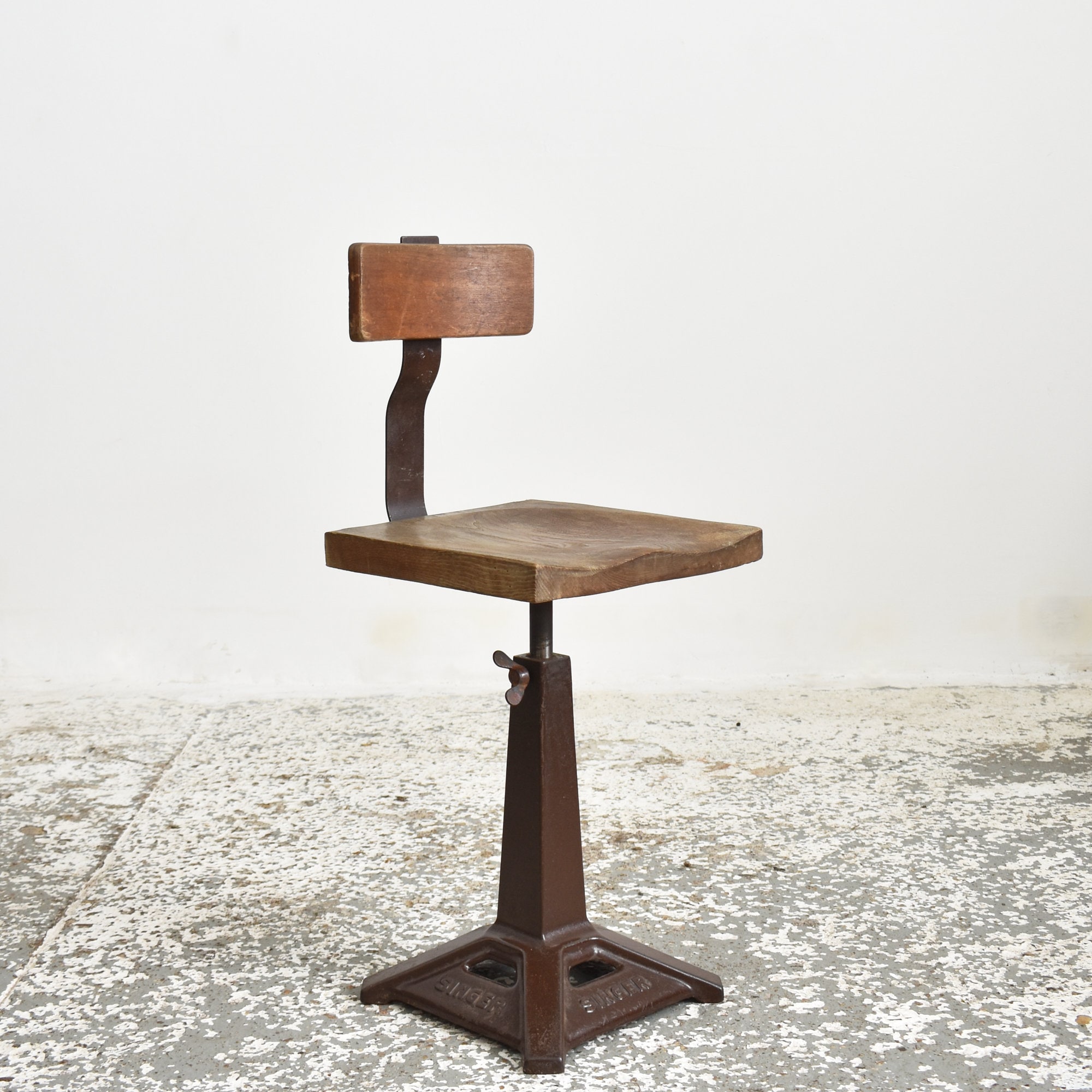 Singer Stool UK