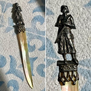 Abrecartas exclusivo de Juana de Arco con mango de plata esterlina y hoja de abulón/nácar Jeanne d'Arc