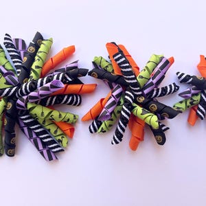 Halloween Corkscrew Hair Bow, Halloween Pigtail Bows, Black and Orange Hair Bow, Halloween Hair Bow