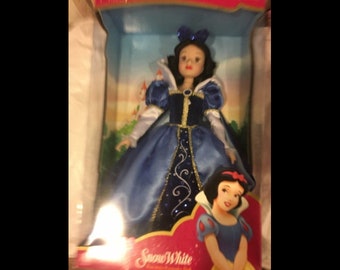 2002 Brass Key Snow White 16" Porcelain Doll New in Box