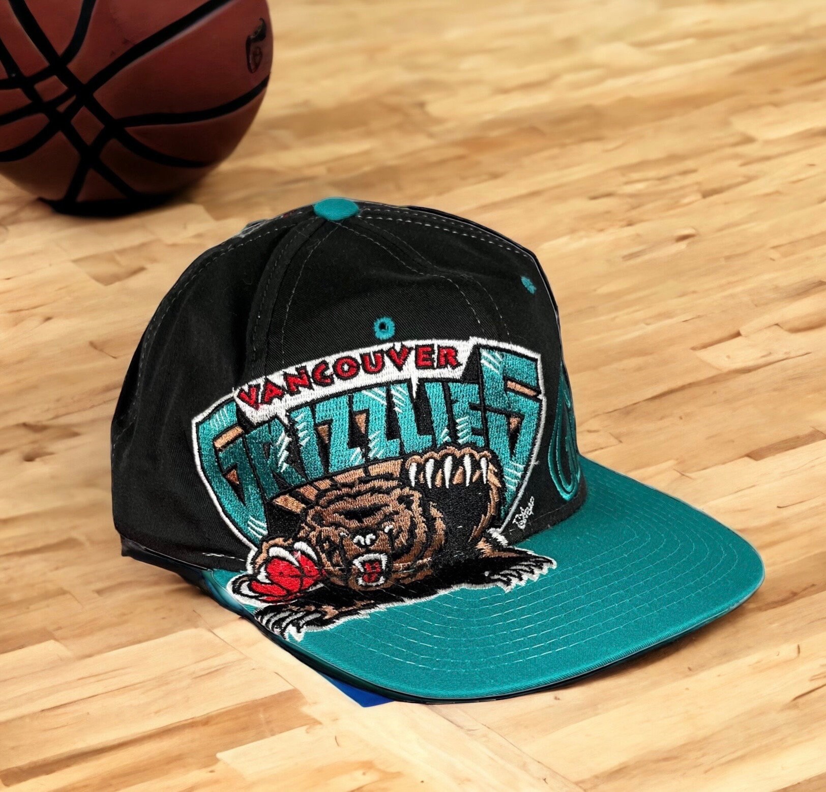 Fantastic Vintage 1990's Vancouver Grizzlies Starter Brand Fantastic Vintage 1990's Vancouver Grizzlies Starter Brand