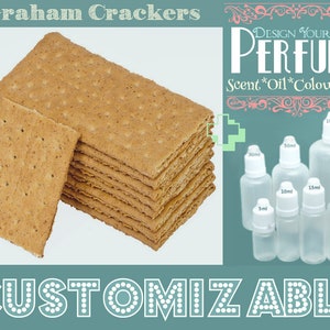 Puede incluir: Una pila de galletas graham sobre un fondo blanco. El texto "DESIGN YOUR OWN PERFUME" está en un diseño floral rosa y blanco. El texto "Scent*Oil*Colour*Size" está debajo del texto principal. Hay seis botellas de vidrio transparente con goteros de varios tamaños, etiquetadas con el volumen en mililitros.