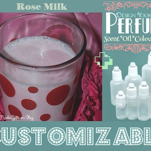 Może przedstawiać: Szklanka różowego mleka różanego w szklance z czerwonymi kropkami. Szklanka stoi na różowym tle z tkaniny. Obraz przedstawia również różne przezroczyste szklane butelki z białymi zakrętkami, oznaczone różnymi rozmiarami w mililitrach. Tekst "DESIGN YOUR OWN PERFUME" znajduje się w górnej części obrazu. Tekst "Scent*Oil*Colour*Size" znajduje się pod tekstem "DESIGN YOUR OWN PERFUME". Tekst "CUSTOMIZABLE" znajduje się w dolnej części obrazu.
