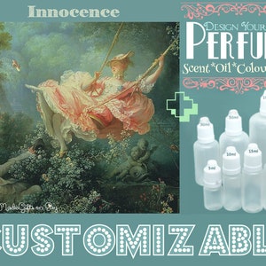 Może przedstawiać: Malowidło przedstawiające kobietę huśtającą się na sznurkowej huśtawce w ogrodzie. Obraz nosi tytuł "Innocence". Pod obrazem znajduje się tekst brzmiący "Design Your Own Perfume Scent* Oil* Colour* Size" oraz rząd sześciu przezroczystych szklanych butelek z kroplomierzami, oznaczonych różnymi rozmiarami w mililitrach. Tekst "CUSTOMIZABLE" znajduje się na dole obrazu.