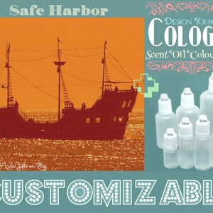 Op de afbeelding: Een silhouet van een schip dat op een zonsondergangszee vaart met de tekst "Safe Harbor" erboven. De afbeelding toont ook een verscheidenheid aan doorzichtige glazen flessen met druppelaars, gelabeld met verschillende maten in milliliter, en de tekst "DESIGN YOUR OWN COLOGNE Scent*Oil*Colour*Size CUSTOMIZABLE".
