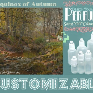 Könnte beinhalten: Ein Gemälde eines Waldbachs mit einem kleinen Häuschen im Hintergrund. Der Text "DESIGN YOUR OWN PERFUME Scent*Oil*Colour*Size" befindet sich in einem rosa-weißen Rahmen. Es gibt sechs durchsichtige Glasflaschen mit Tropfern in verschiedenen Größen, die mit Milliliter-Maßen beschriftet sind.