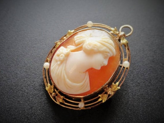 Antique Gold Cameo Seed Pearl Antique Pendant Brooch Circa 1900