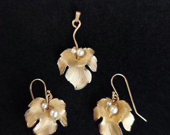 Vintage Gold Pendant and Earring Set, Leaf and Pearl Pendant and Earrings, Demi Parure