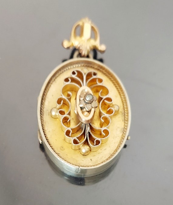 Large Antique Gold Filled Locket / Victorian Lock… - image 1