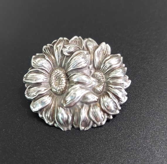 Original Antique Art Nouveau Sterling Front Repousse Daisy Pin Brooch / Art Nouveau Daisy Flower Brooch