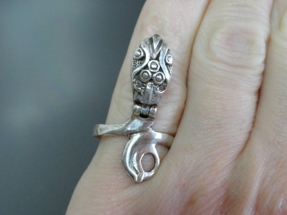 Vintage Sterling Snake Ring / Serpent Ring / Poiso