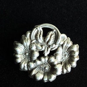 Original Antik Jugendstil Front Repousse Mohnblume Anstecknadel Brosche Jugendstil Mohnblume Blumen Brosche