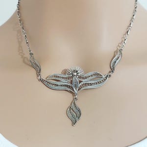 Impresionante collar vintage con colgante de filigrana de plata de ley estilo Art Déco tardío, joyería vintage para novias y bodas.