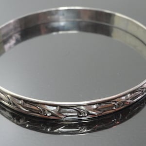 Sterling Silver Repousse Bangle / Sterling Vintage Danecraft Bangle / Art Deco Bangle / Stacking Bangle / Bracelet