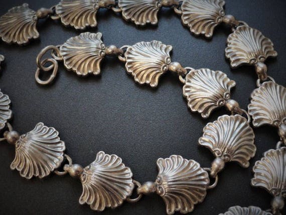 Scalloped Necklace, Clam Necklace, Sea Shell Chok
