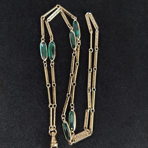 Cadena de reloj Lorngette larga para mujer de 71 cm (28"), collar con cadena de reloj de eslabones elegantes con estaciones de cristal esmeralda.