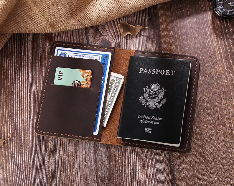 Cartera de cuero personalizada para pasaporte, billetera de viaje de cuero hecha a mano, estuche para pasaporte, porta pasaporte de cuero, billetera para documentos, regalo de graduación Brown