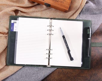 Cuaderno De Cuero PU Con Cerradura De Combinación - 110 Hojas, 185x135 Mm, Incluye Soporte Para Bolígrafo