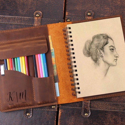 Couverture de carnet de croquis en cuir personnalisée, cadeaux d'artistes en cuir, couverture de bloc-notes de croquis d'artiste en cuir pour 5,5 x 8,5 po., couverture de cahier, rouleau d'artiste