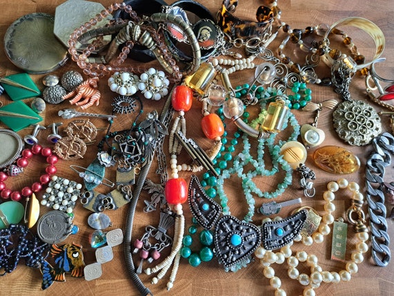 Large job lot assorted vintage jewelry - image 1